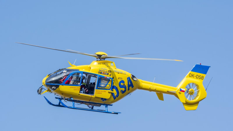 Smrt na brigádě: 15letého chlapce na Klatovsku připravil stroj o ruku. Resuscitace byla marná