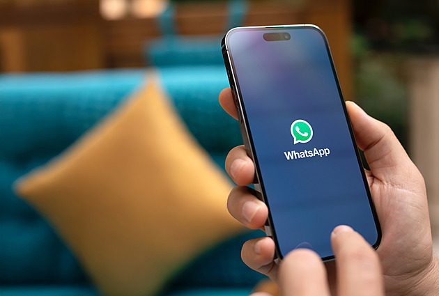 Brusel chce lidem šmírovat mobily. Obsah zpráv by museli operátoři sledovat a hlásit