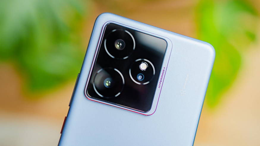 Realme boří rekordy. Firma do běžného telefonu nacpala 15000mAh baterii