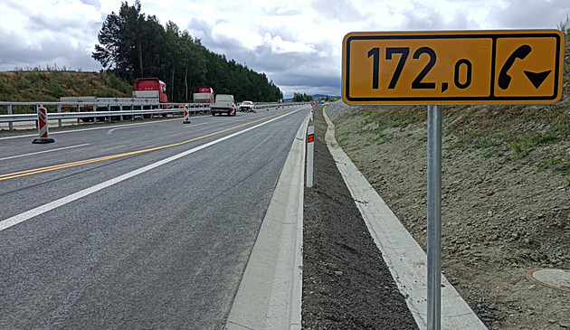Půlka dálnice D3 u hranic s Rakouskem je hotová, zatím se tam jezdí osmdesátkou