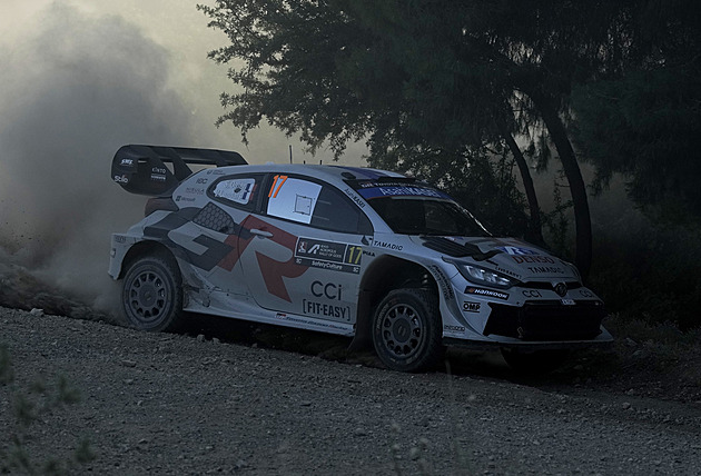 Rovanperä nabral velkou ztrátu, přibrzdil ho defekt. Paraguayskou rallye vede Ogier