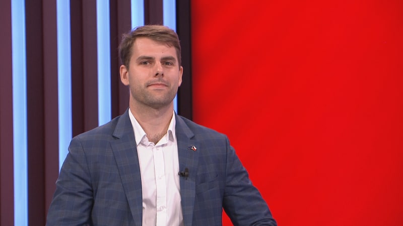 Divoká karta: Společná armáda ušetří peníze a podpoří ekonomiku, říká mladý politik z Voltu