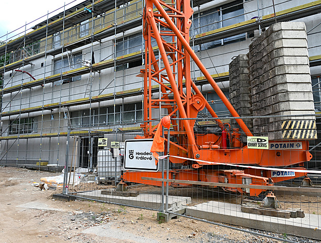 Spor se sousedem neurovnala ani primátorka. Školáci zůstávají v provizoriu