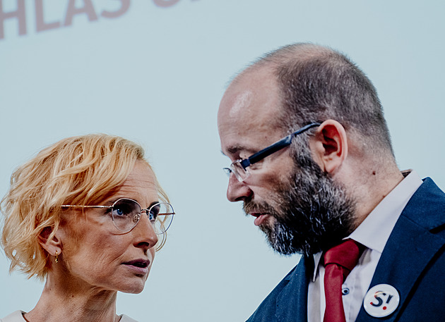 Nesnažte se měnit rozhodnutí voličů u soudu, apeluje na soupeře lídr Stačilo!