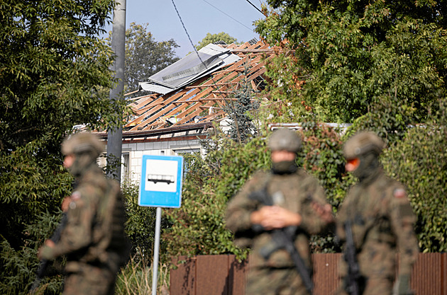 Rusové zasáhli v Polsku několik domů. K dronům se nepřibližujte, varují úřady