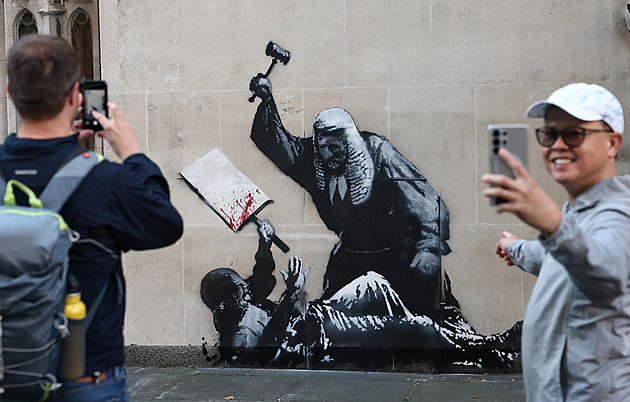 Jeho díla se prodávají za statisíce dolarů, z budovy soudu však Banksyho odstranili