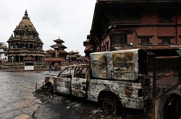 Masové protesty v Nepálu mají přes padesát obětí. Uprchly tisíce vězňů