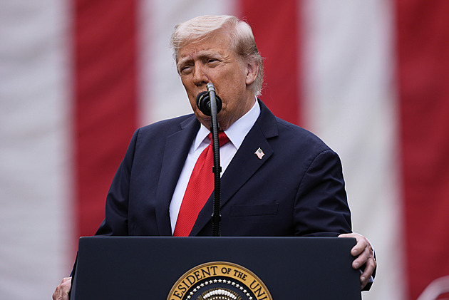 Soud v USA rozhodl, že vláda může ukončit právní ochranu až 430 tisíc migrantů