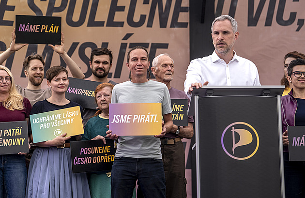 Volby by vyhrálo ANO, Piráti dohnali Starosty, SPD je třetí