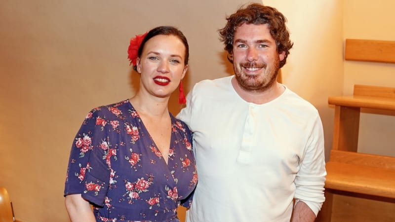 Kristýna Leichtová bydlí s partnerem v Ostravě. Dceru do školy neposílá, učí ji doma