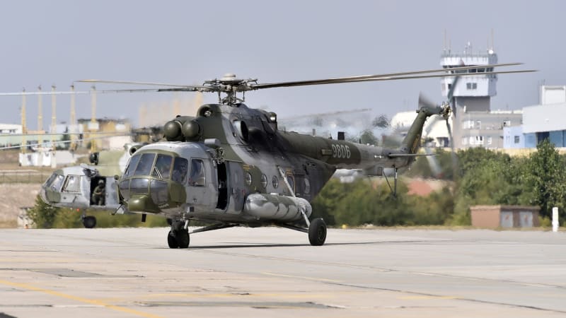 České vrtulníky už střeží Polsko. Posílily obranu východní hranice NATO