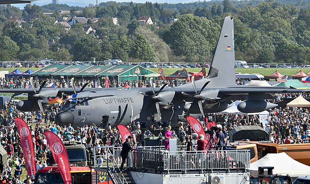 Slušná flotila pro středně velkou zemi. Dny NATO v Ostravě vrcholí