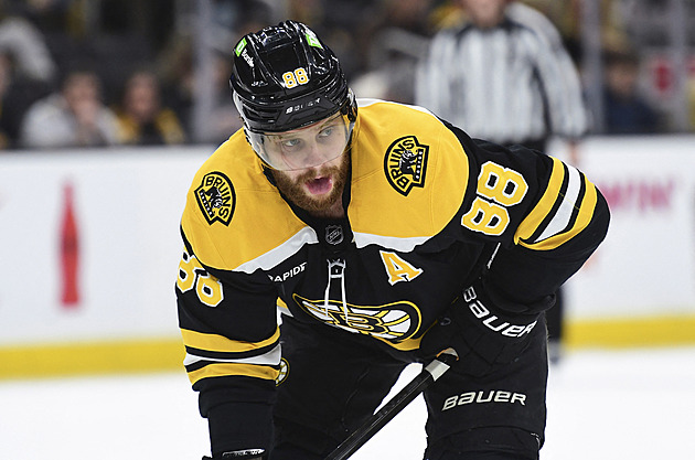 Trápilo mě to celý rok, ukáže až čas, říká Pastrňák o zranění. Obavy ale nemá