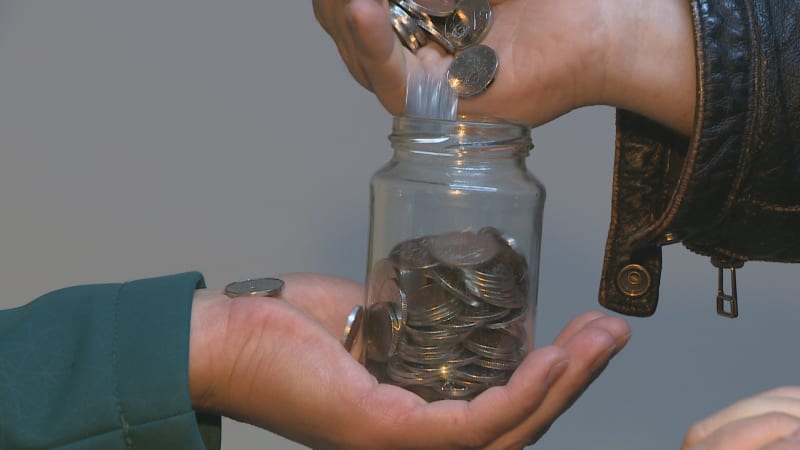 Jak spoří rodiče svým dětem? Popularita tradičních způsobů upadá. V kurzu jsou i kryptoměny