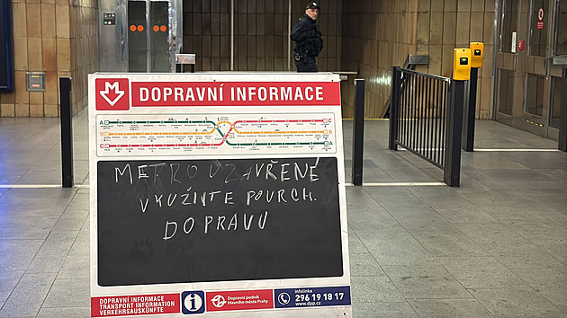 Metro C mezi Kačerovem a Háji stálo, na Chodově srazila souprava člověka