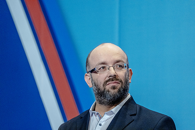 Sterzik vyprovokoval lídry slovy o ústavě. Pase si vás miliardář, útočí v debatě Hřib