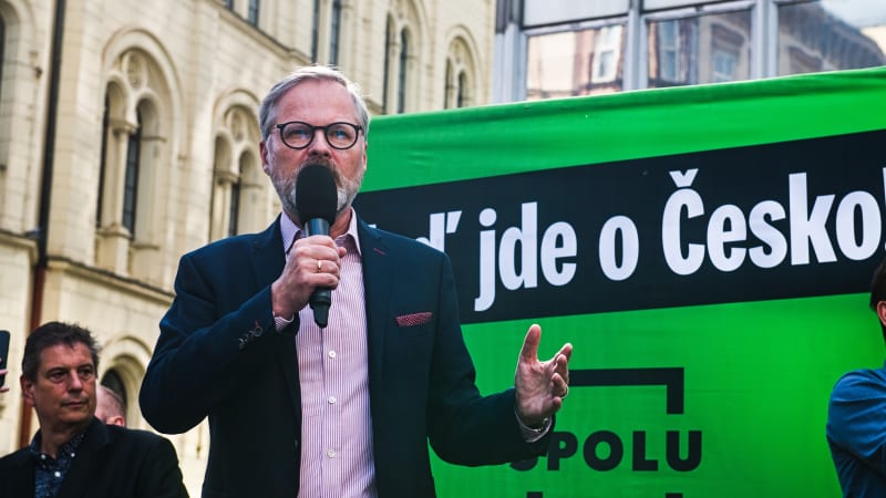 Pohřbí Petr Fiala ODS? Lidovci mu vylezli po zádech, připomněl expert