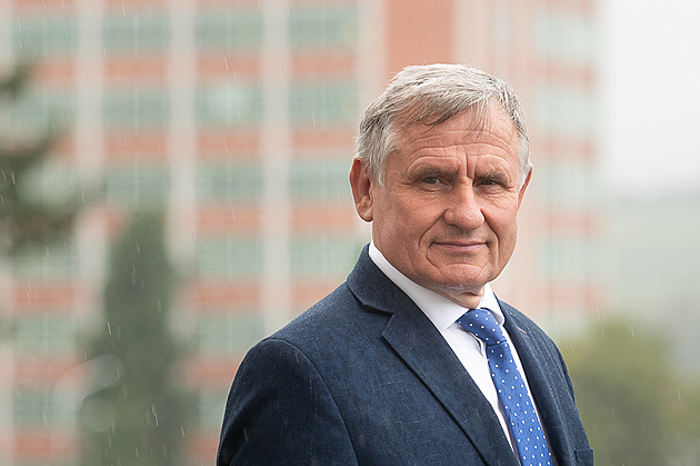 Fiala příliš věřil evropským zájmům, „zamiloval“ se do von der Leyenové, říká Čunek