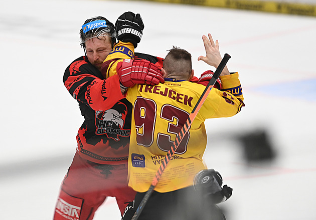 Na ledě mi občas přepnulo. Švrčka teď místo hokejové dřiny čeká kamenolom