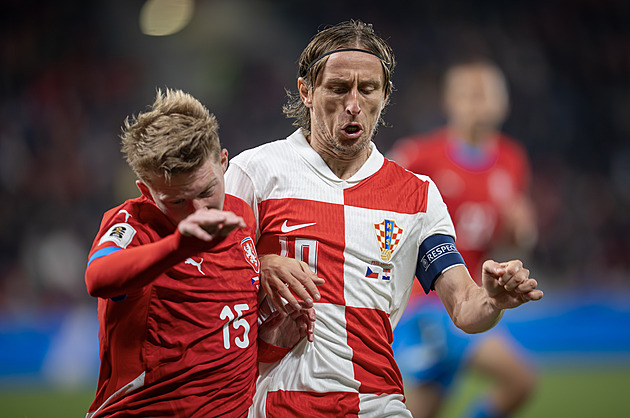 Fiasko na Faerech může zkomplikovat baráž. Čechům se hodí i neúspěch Slováků