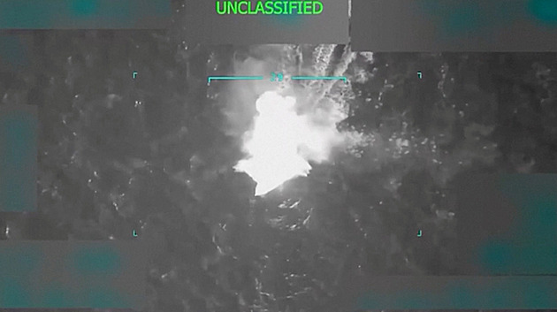 Napětí eskaluje. USA udeřily na další loď v Karibiku, admirál rezignoval