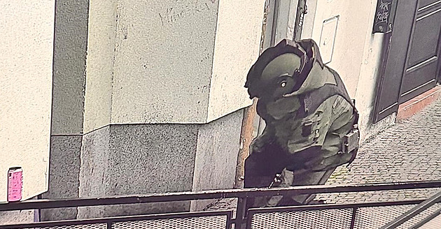 Podezřelý kufr v centru Plzně. Policie zastavila okolní dopravu