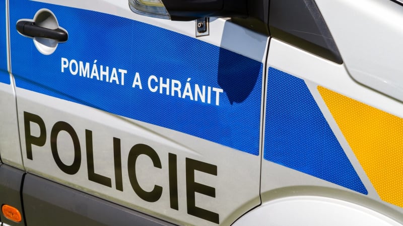 Hromadná nehoda na Chomutovsku: U Křimova se srazilo pět aut, na místě je několik zraněných