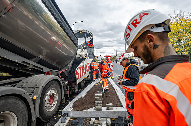 Řidiči pojedou Jaroměří po opraveném průtahu koncem října, most má zpoždění