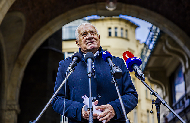 Klaus pronese sváteční projev před Obecním domem, zhodnotí stav republiky