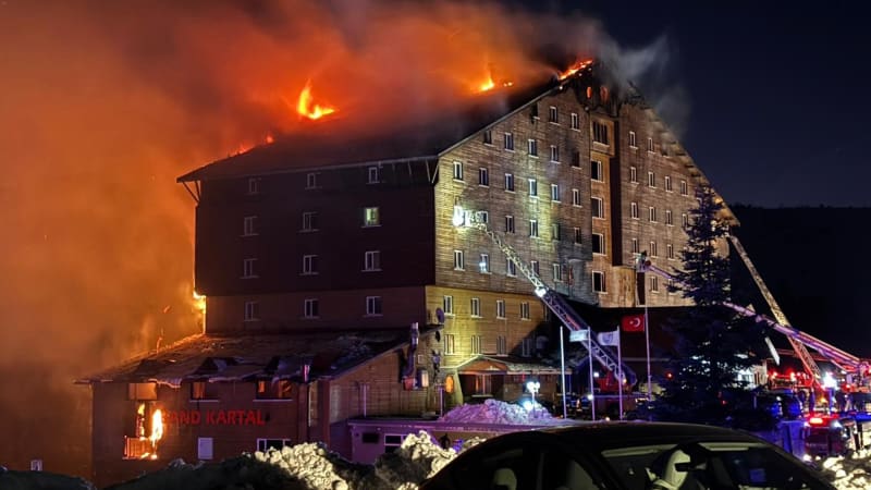 Při požáru hotelu v Turecku zemřelo 78 lidí, soud udělil osm doživotních trestů