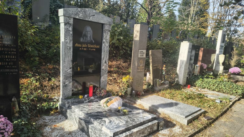 Rodina odkryla hrob Aničky Slováčkové. Je přístupný pro všechny fanoušky