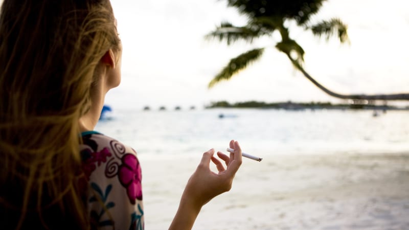 Přísné omezení tabáku na Maledivách. Lidé narození po roce 2006 mají zákaz nákupu i užívání