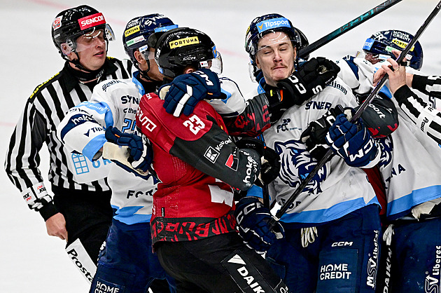 Týmy bez opor, spor o ofsajd a těsná bitva. Měli jsme ale na víc, cítí v Liberci po Spartě