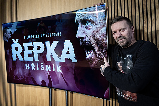 Zmizelé peníze z kasy šly na motivaci jiného týmu, zaznělo v Řepkově filmu
