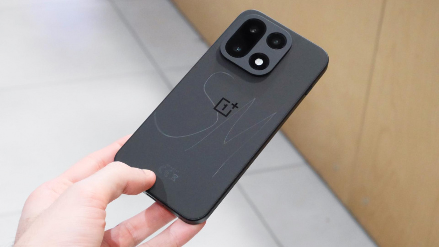 OnePlus 15 recenze: rychlost, síla a výborná výdrž