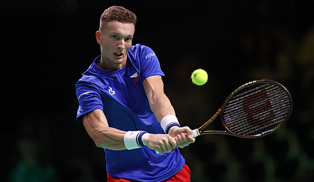 Davis Cup ONLINE: Menšík vydřel výhru, postup do semifinále chce stvrdit Lehečka