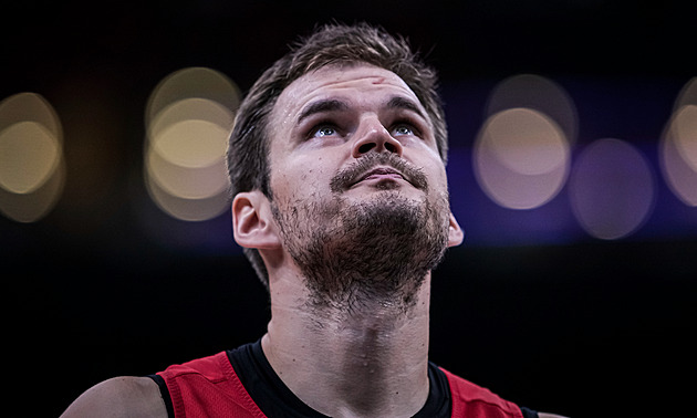 Bavil na hřišti i mimo něj. Janise vyzval s pantoflem. Parťáci o končícím Bohačíkovi