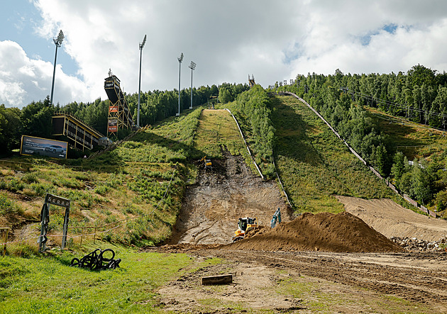 Můstky v Harrachově? Nestaví se, řeší se spor. Minimálně rok ztratíme, počítá svaz