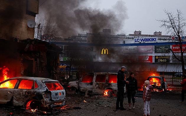 Ruský útok na Kyjev zabil dva lidi. Ukrajinci zasáhli rafinerii v Krasnodaru