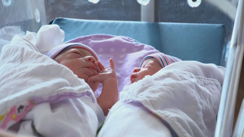 Nejméně dětí od dob Marie Terezie: Proč se Češi zdráhají zakládat rodiny?