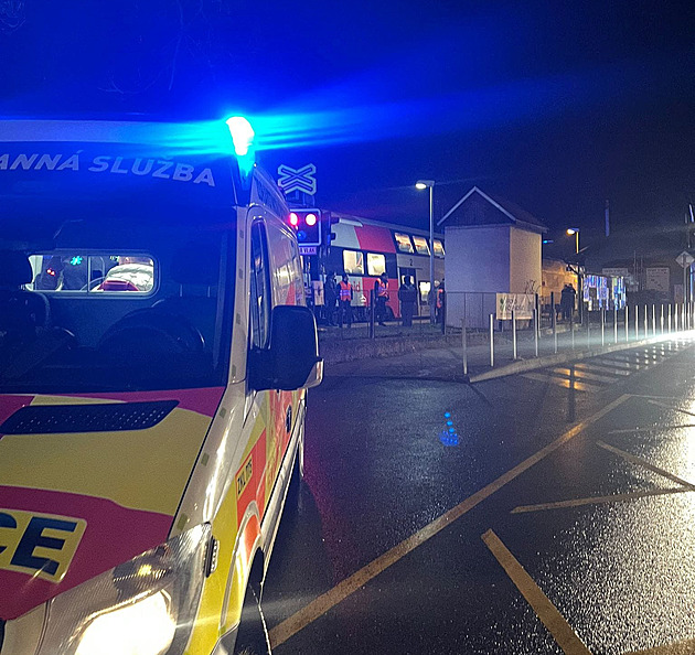 Vlak srazil na Blanensku ženu. Zemřela na místě, nehoda omezila provoz