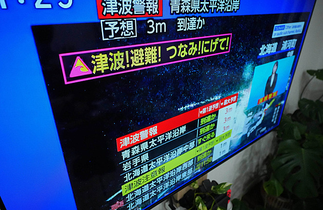 Severovýchod Japonska zasáhlo silné zemětřesení, úřady varují před tsunami