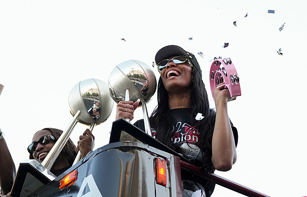 Sportovkyním dál vládnou basketbalistky. Wilsonová vystřídala na trůnu Clarkovou