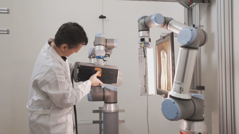 Postrach kriminálníků z jedniček a nul. Česká policie má unikátního robota