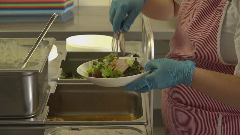 Nové školní stravování? Bez peněz navíc těžko, zní z regionů. Odpůrci argumentují výzkumem