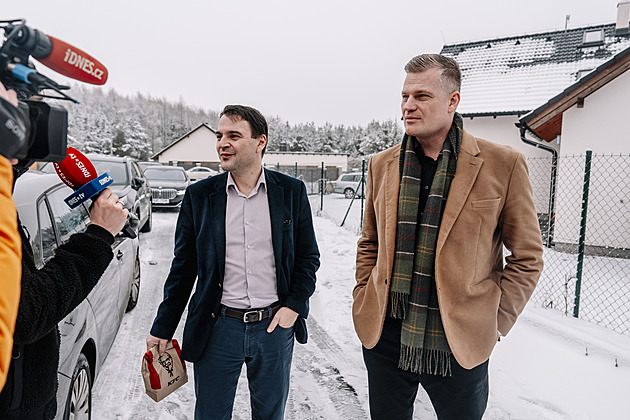 Přivezli churros, řešili rozpočet a priority. Turek a Macinka jeli za Zemanem