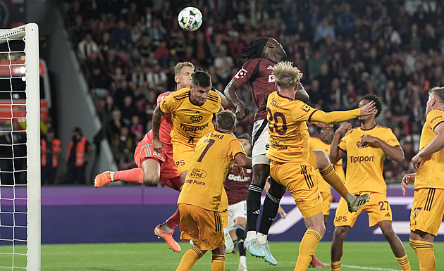 ONLINE: Dukla - Sparta 0:0, v základu Ševínský či Kadeřábek, posily na lavičce