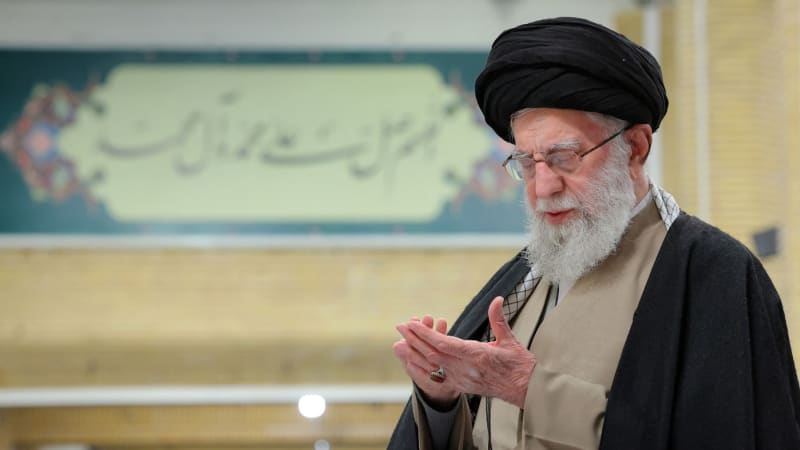 Pokud zaútočíte, tentokrát vypukne ozbrojený konflikt. Íránský vůdce varoval Trumpa a spol.