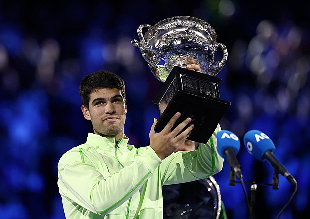Zázračný Alcaraz! Udolal Djokoviče a jako nejmladší vyhrál všechny grandslamy