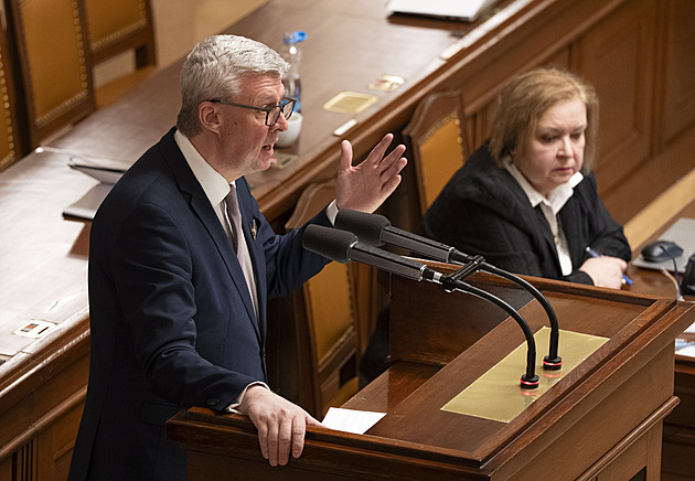 Opozice chtěla propírat Macinkovy SMS, vládní politici ji nechtějí pustit ke slovu